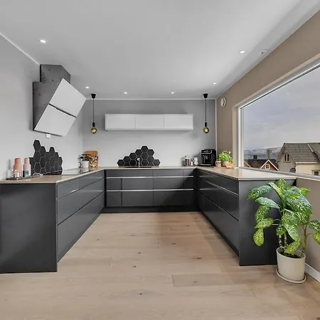 Beautiful Center House *