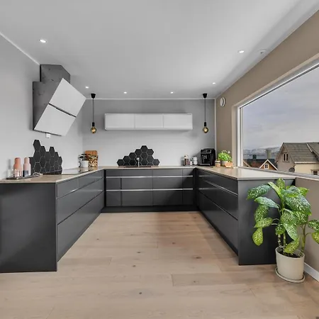 Beautiful Center House *