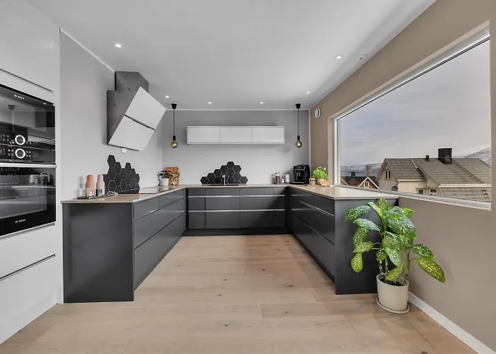 Beautiful Center House *